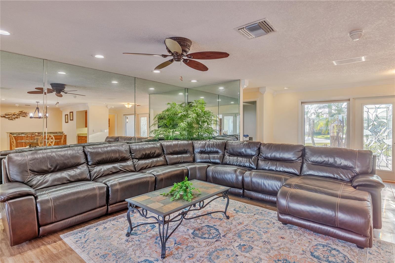 Listing photo id 4 for 411 Belle Isle Avenue