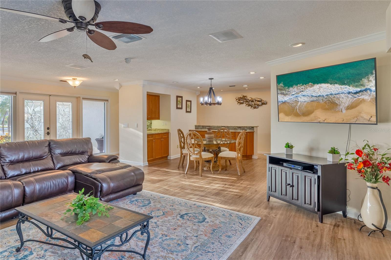 Listing photo id 6 for 411 Belle Isle Avenue