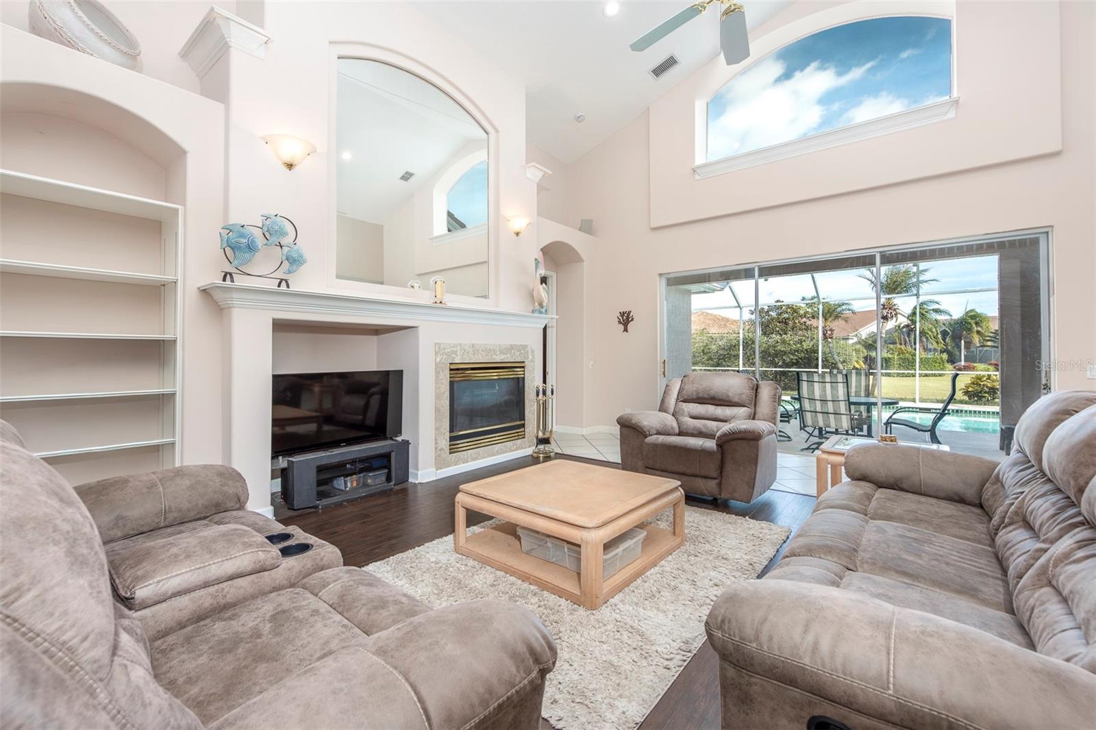 Image 17 of 43 For 7730 Aralia Way