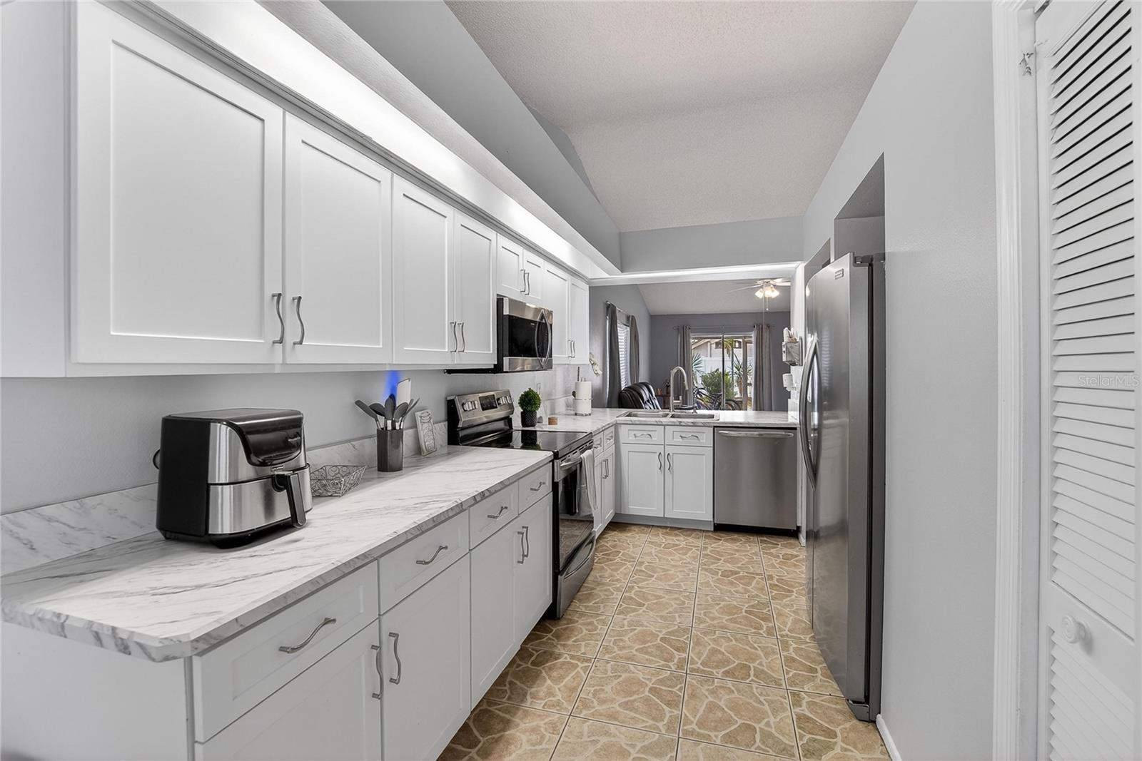 Image 14 of 73 For 11005 Kenbrook Drive