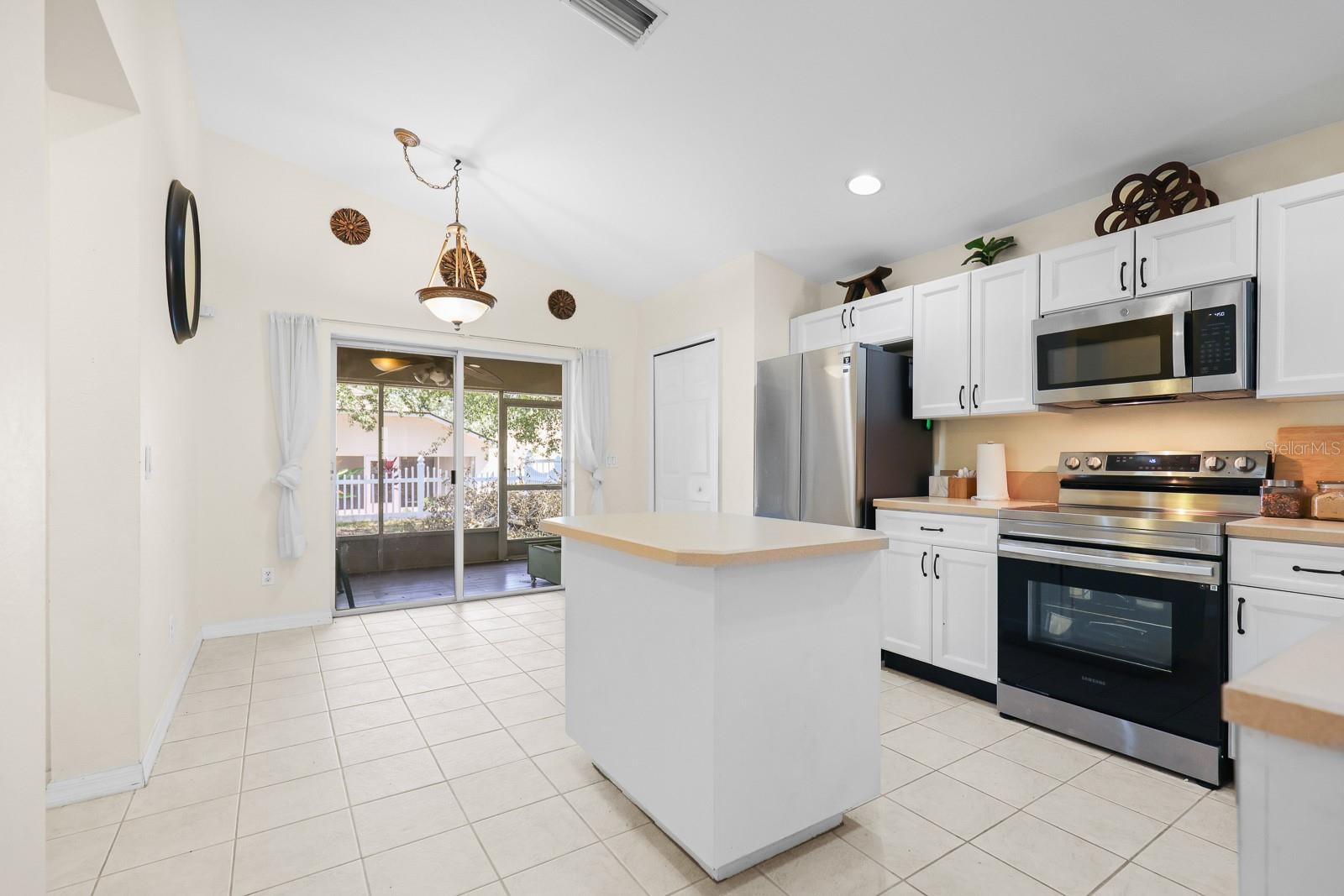 Image 9 of 15 For 11348 Palm Island Avenue