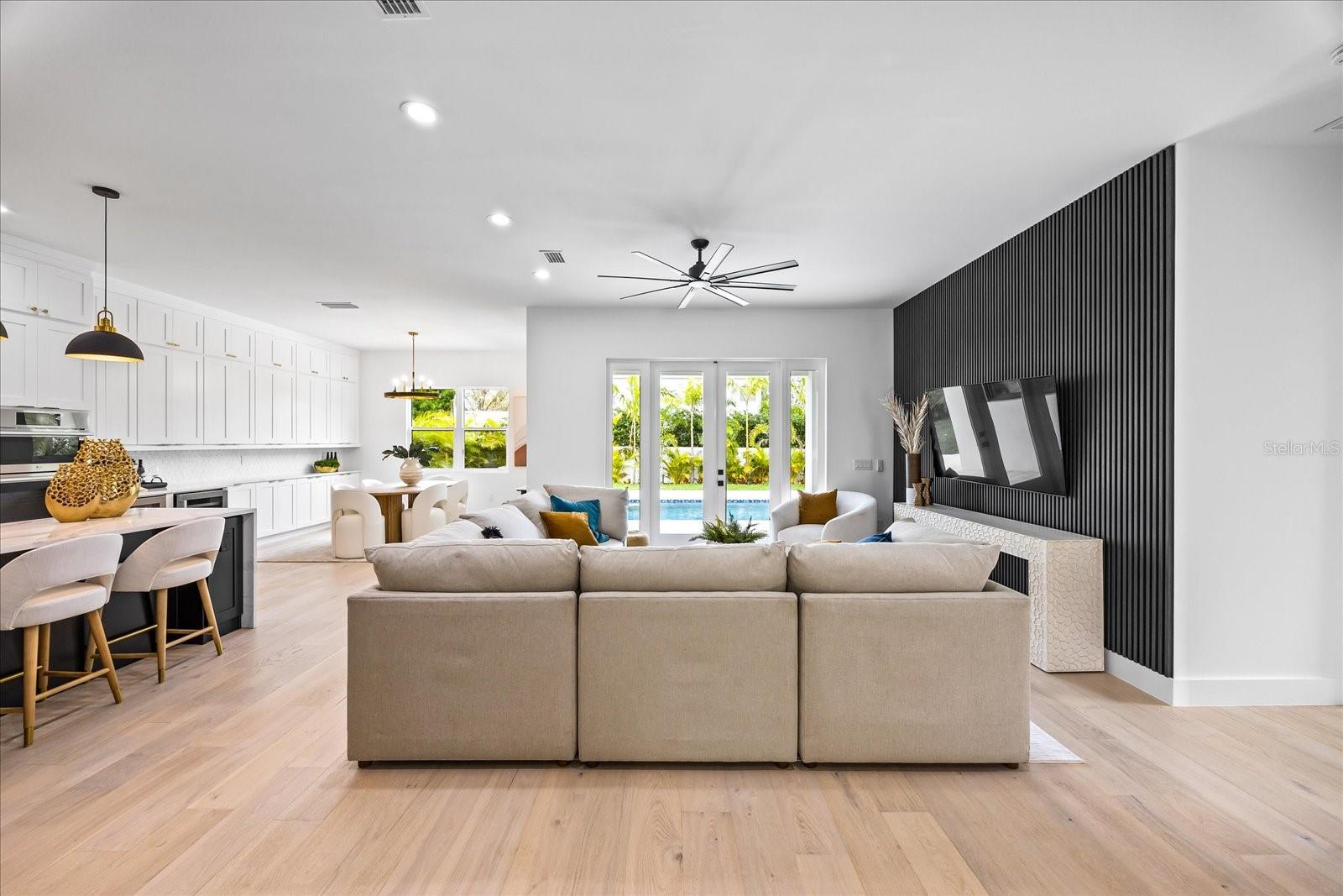 Listing photo id 9 for 3601 Platt Street