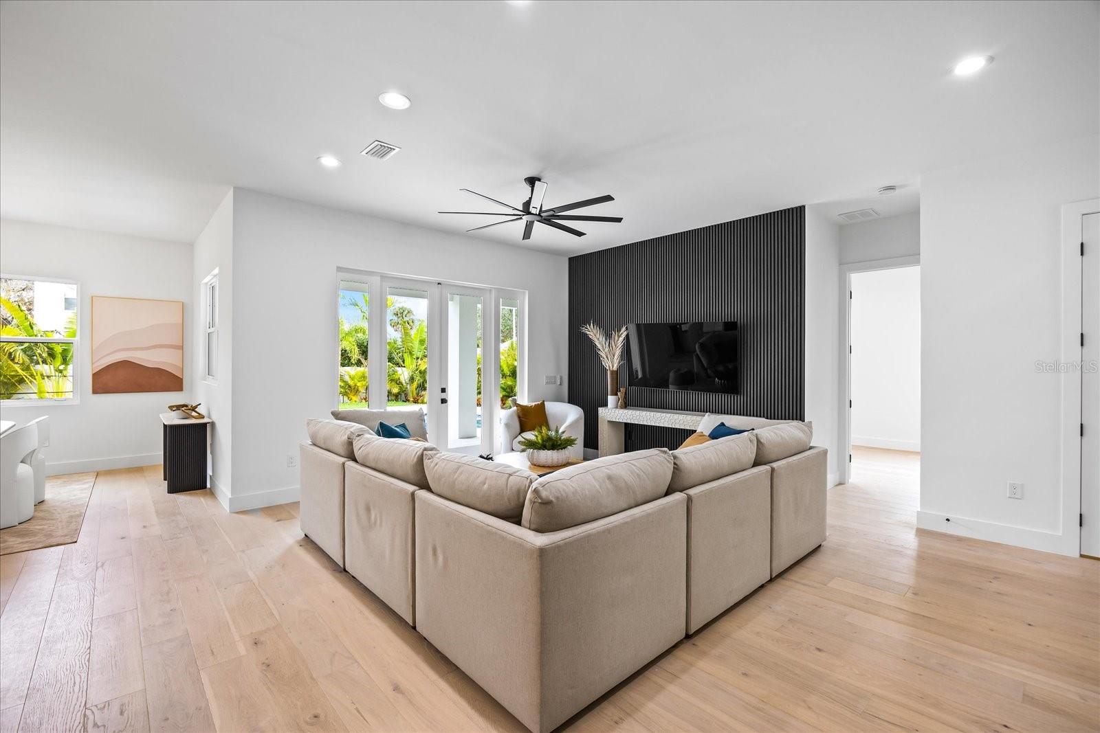 Listing photo id 10 for 3601 Platt Street
