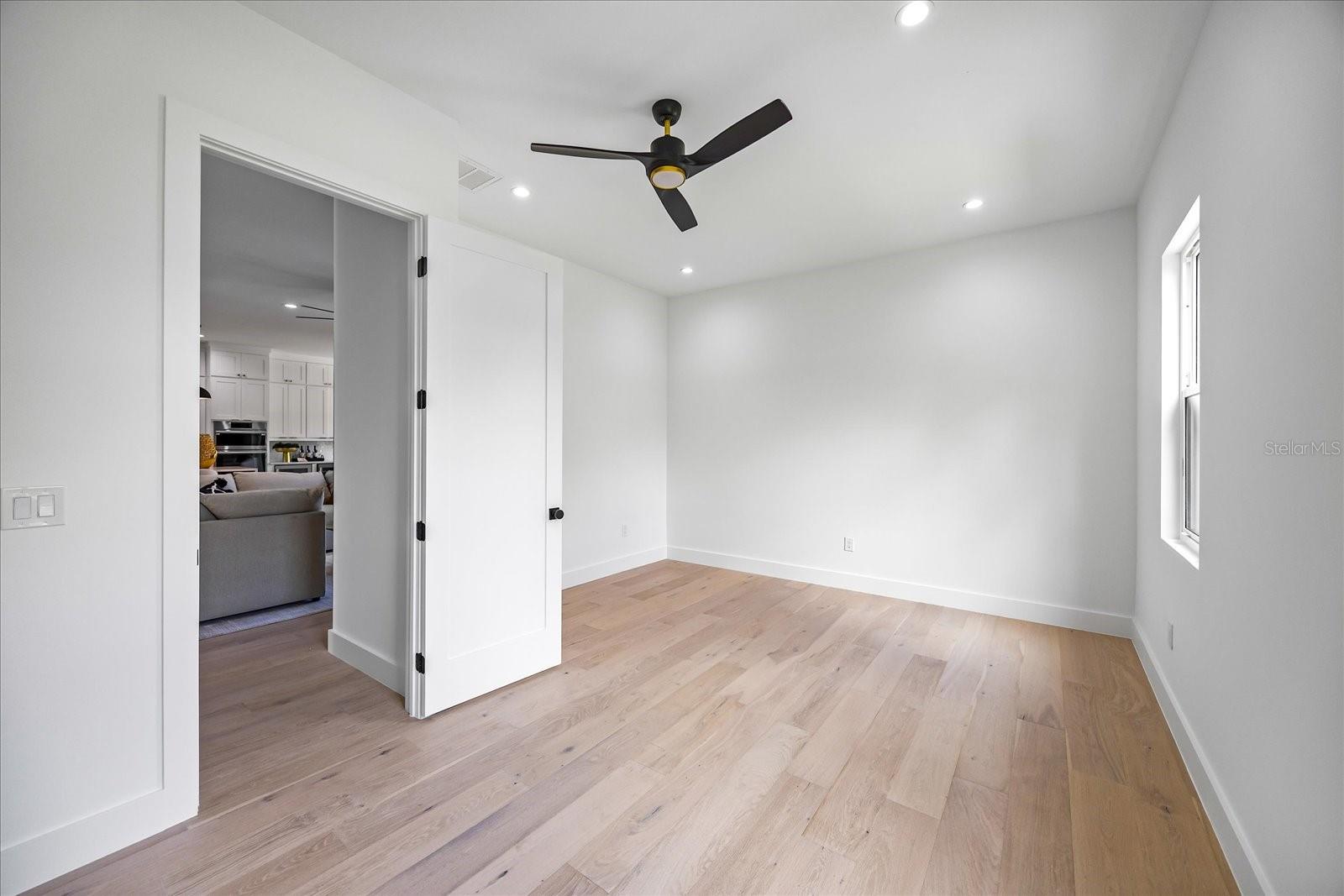 Listing photo id 27 for 3601 Platt Street