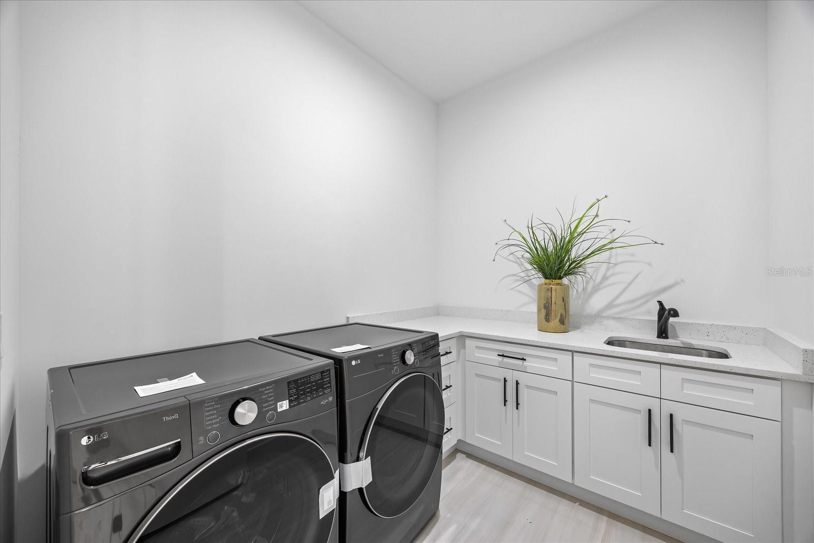Listing photo id 6 for 3601 Platt Street