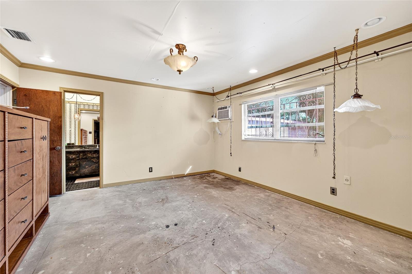 Image 17 of 63 For 2421 Stuart St
