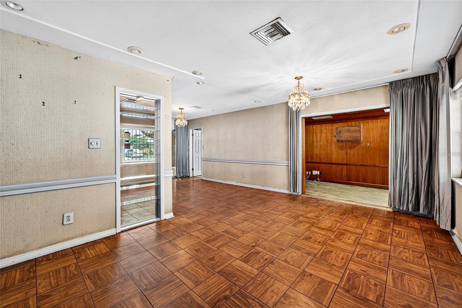 Image 3 of 63 For 2421 Stuart St