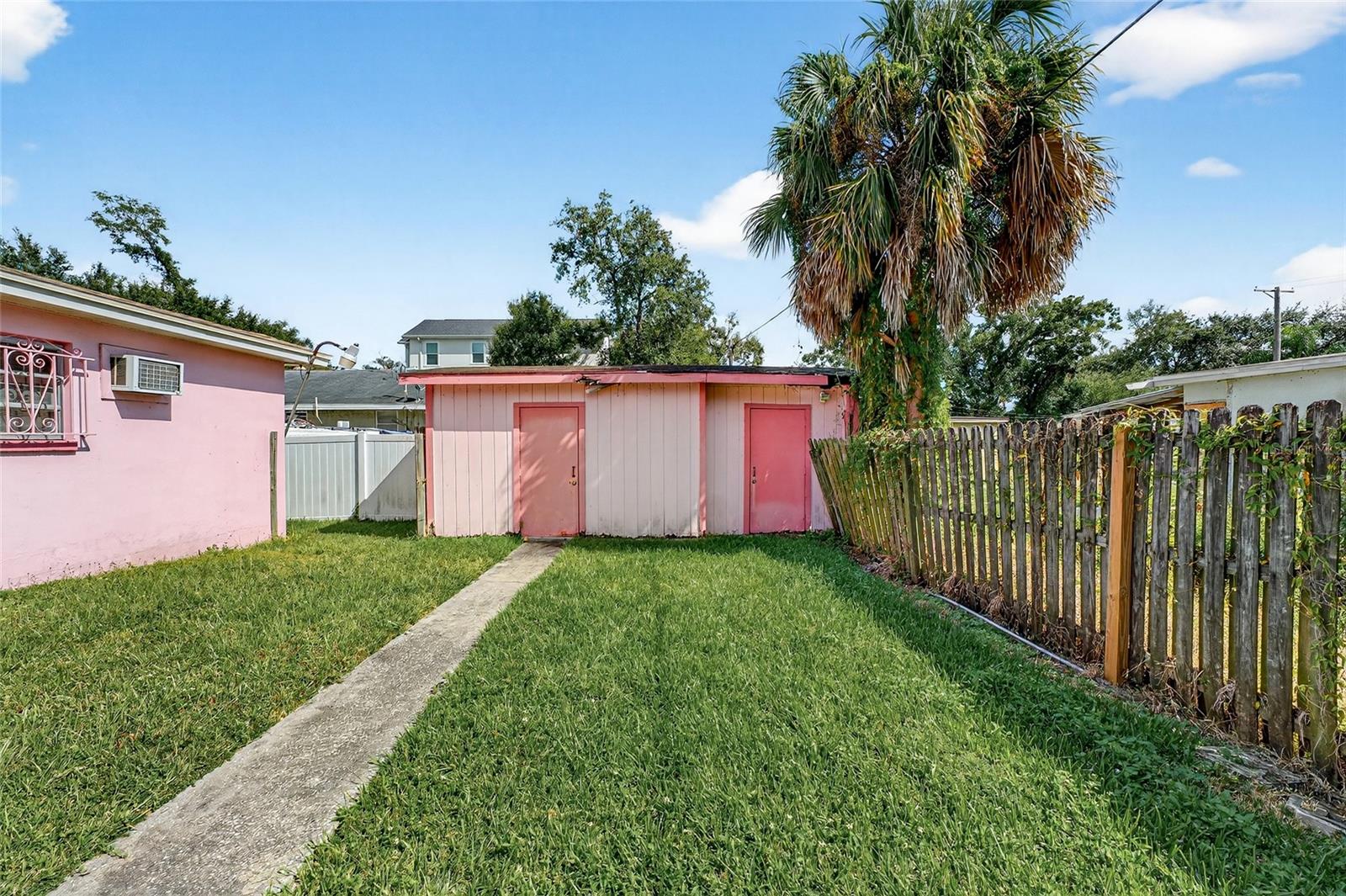 Image 35 of 63 For 2421 Stuart St