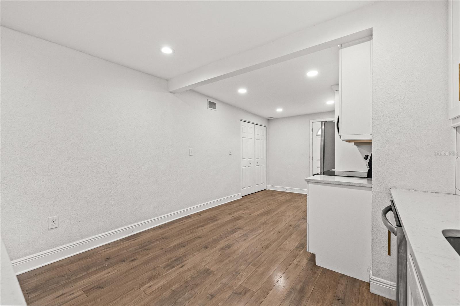 Image 10 of 38 For 210 Cluster Avenue