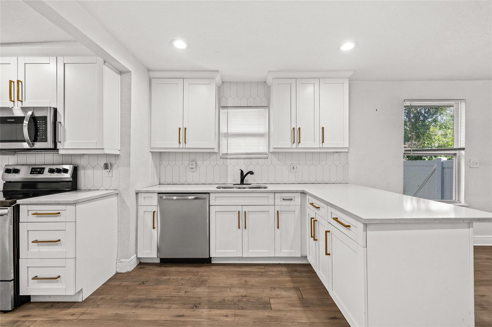 Image 13 of 38 For 210 Cluster Avenue