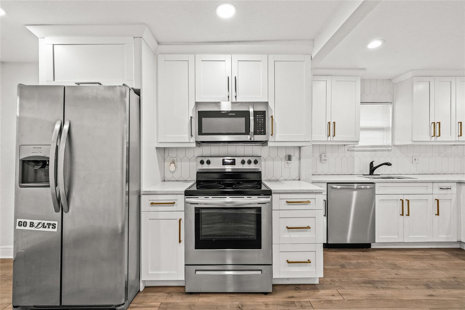 Image 16 of 38 For 210 Cluster Avenue