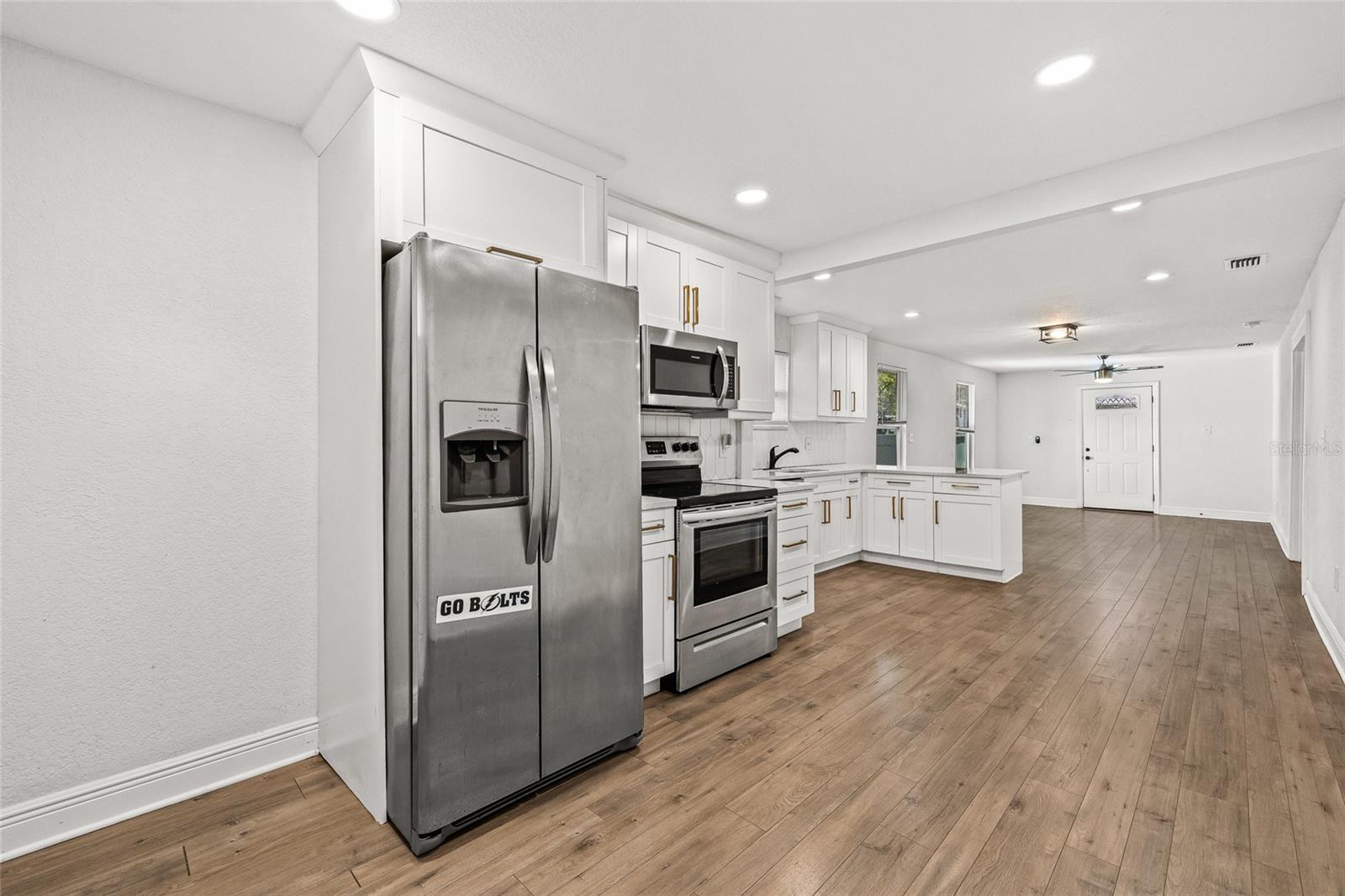 Image 17 of 38 For 210 Cluster Avenue