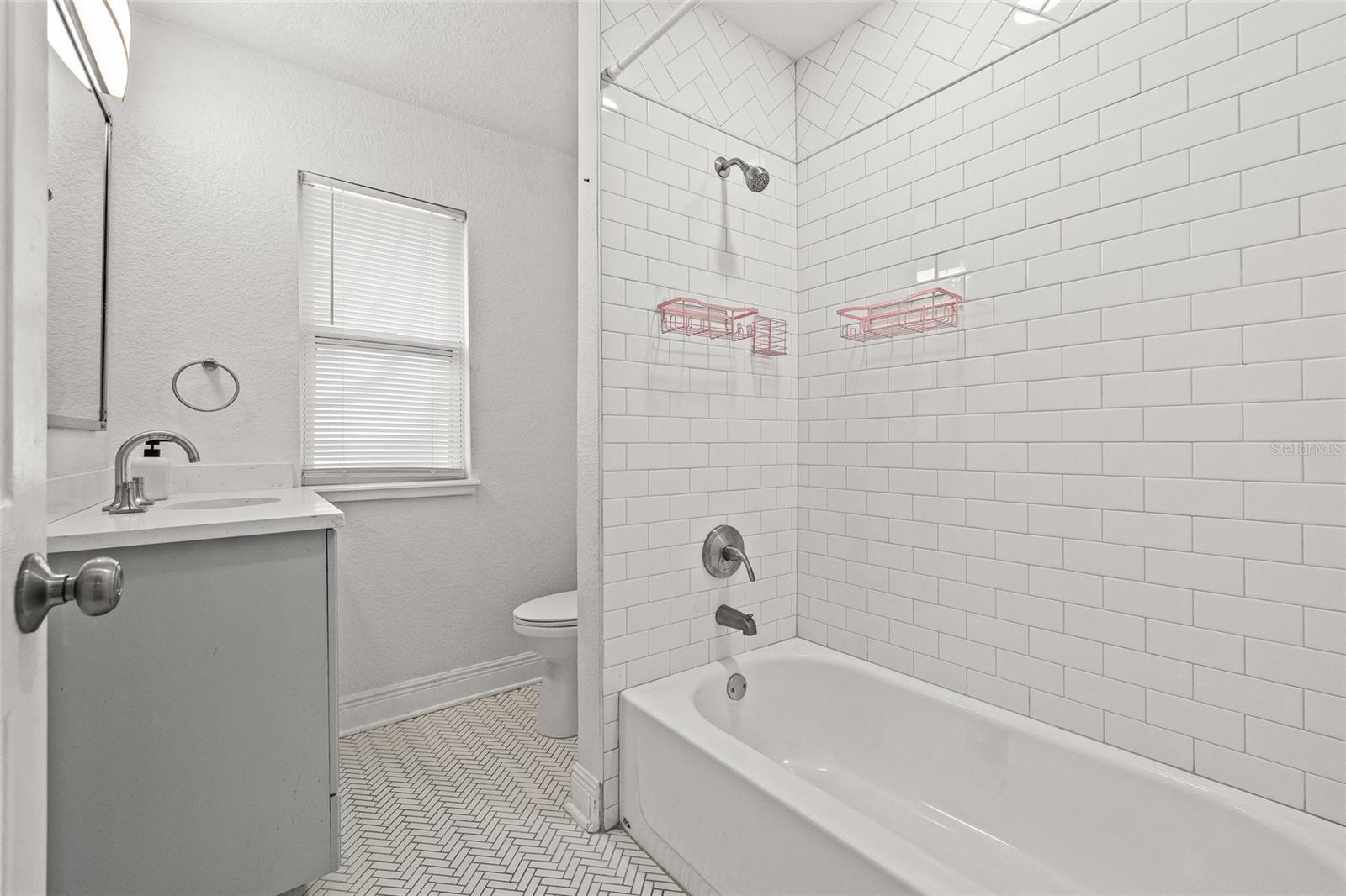 Image 21 of 38 For 210 Cluster Avenue