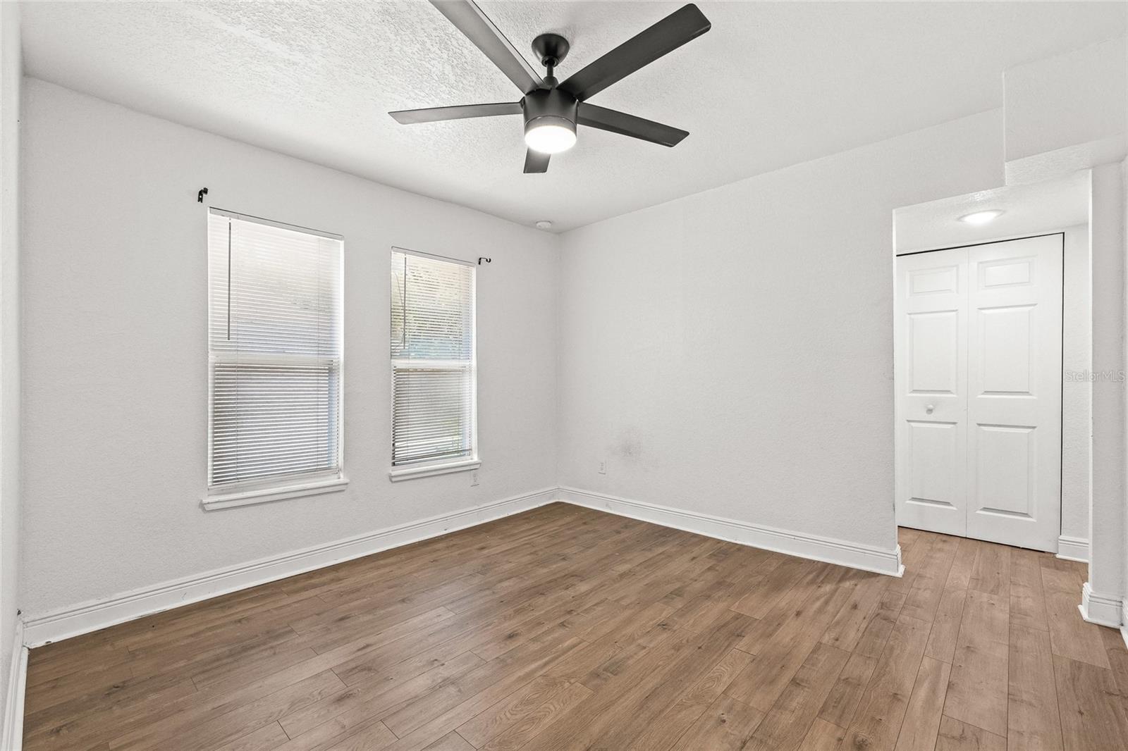 Image 23 of 38 For 210 Cluster Avenue