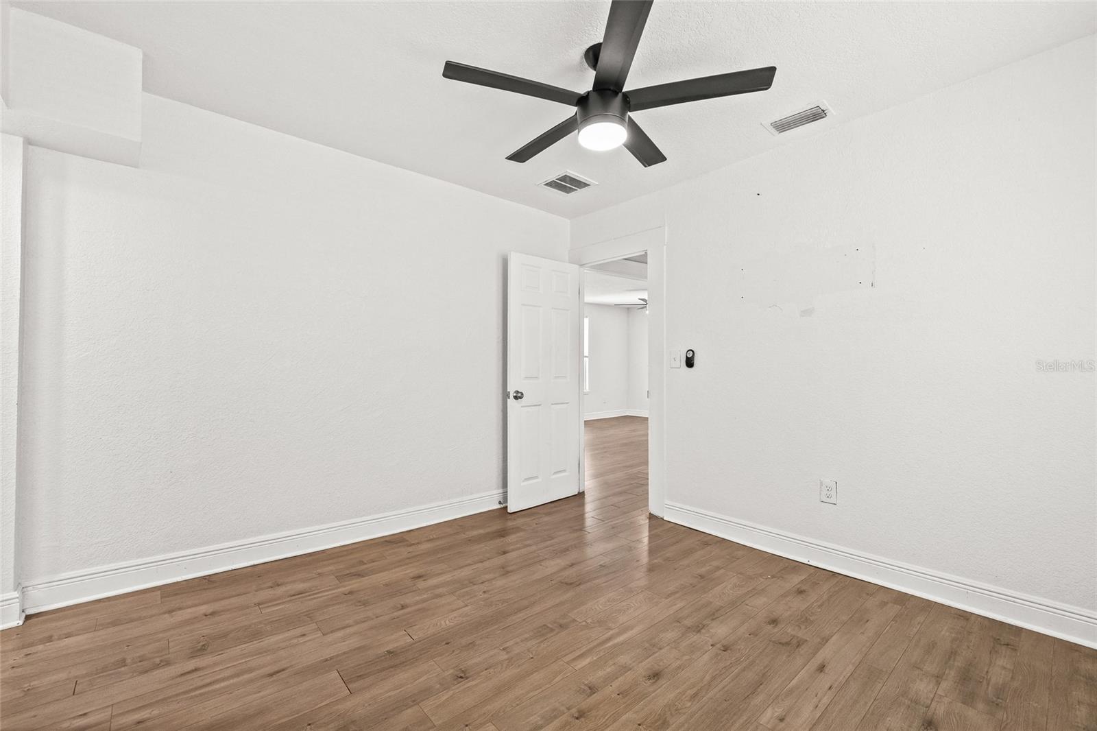 Image 24 of 38 For 210 Cluster Avenue