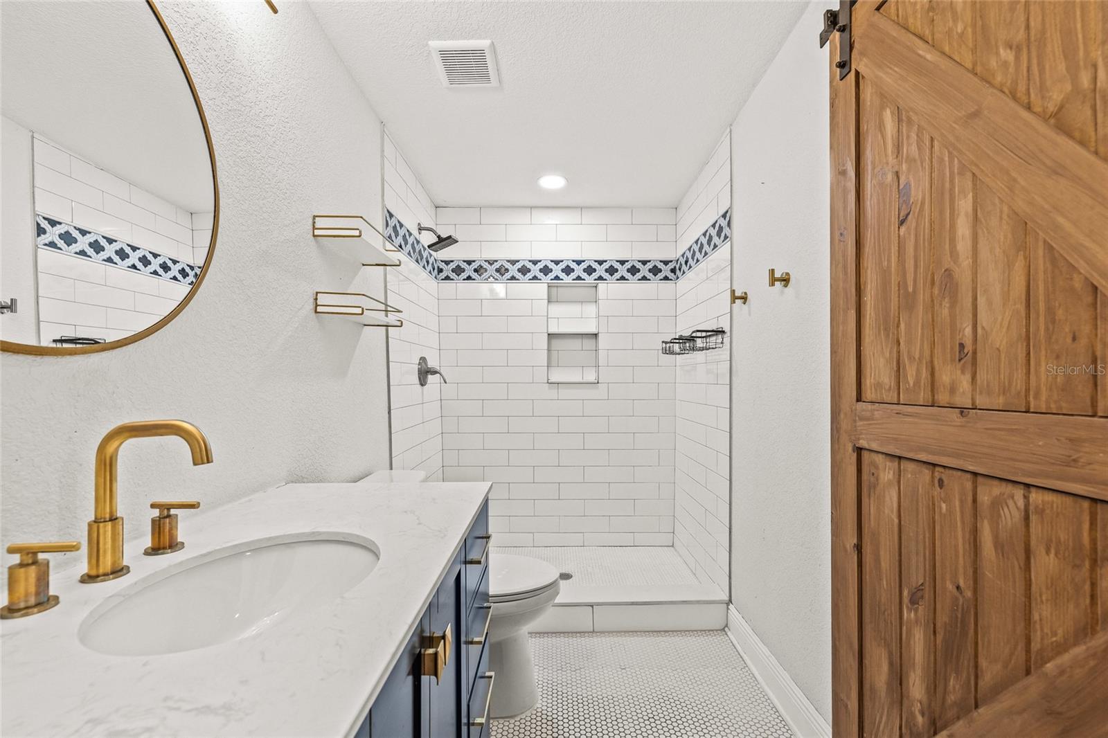 Image 26 of 38 For 210 Cluster Avenue