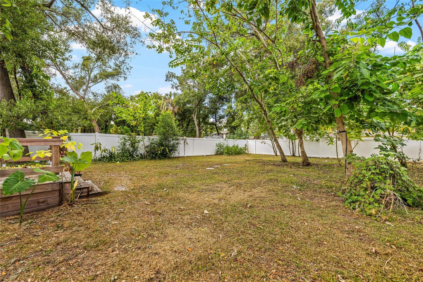 Image 32 of 38 For 210 Cluster Avenue
