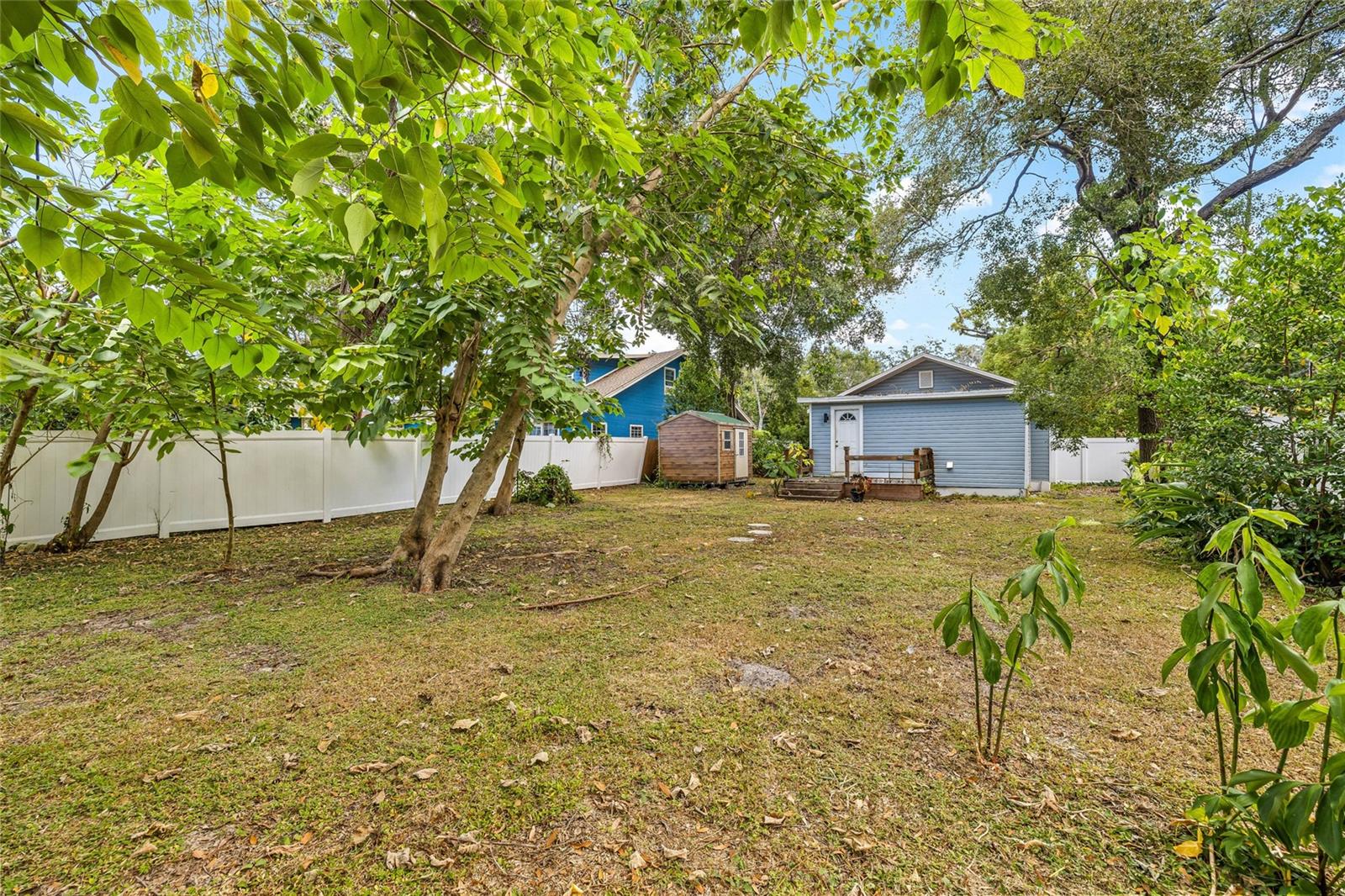Image 34 of 38 For 210 Cluster Avenue