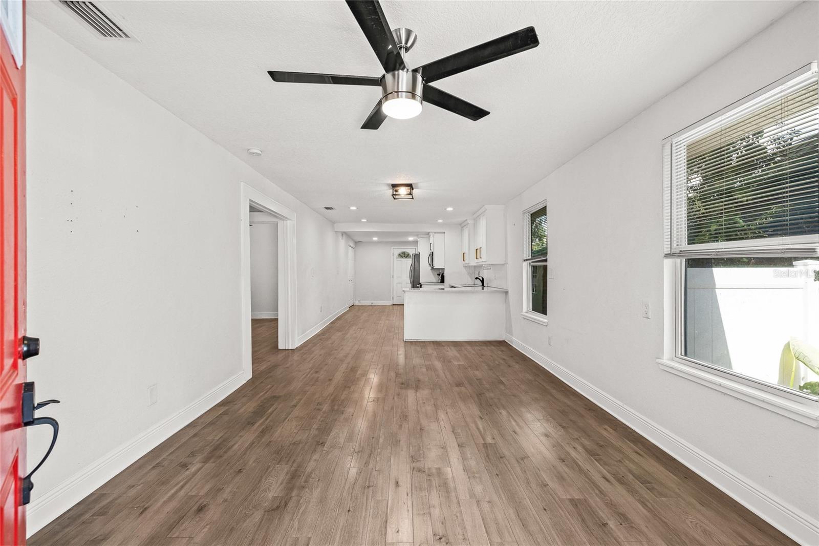 Image 6 of 38 For 210 Cluster Avenue