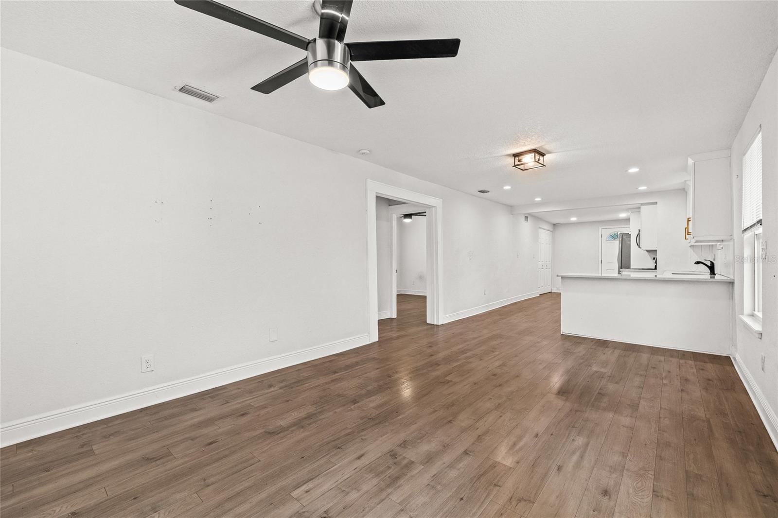 Image 7 of 38 For 210 Cluster Avenue
