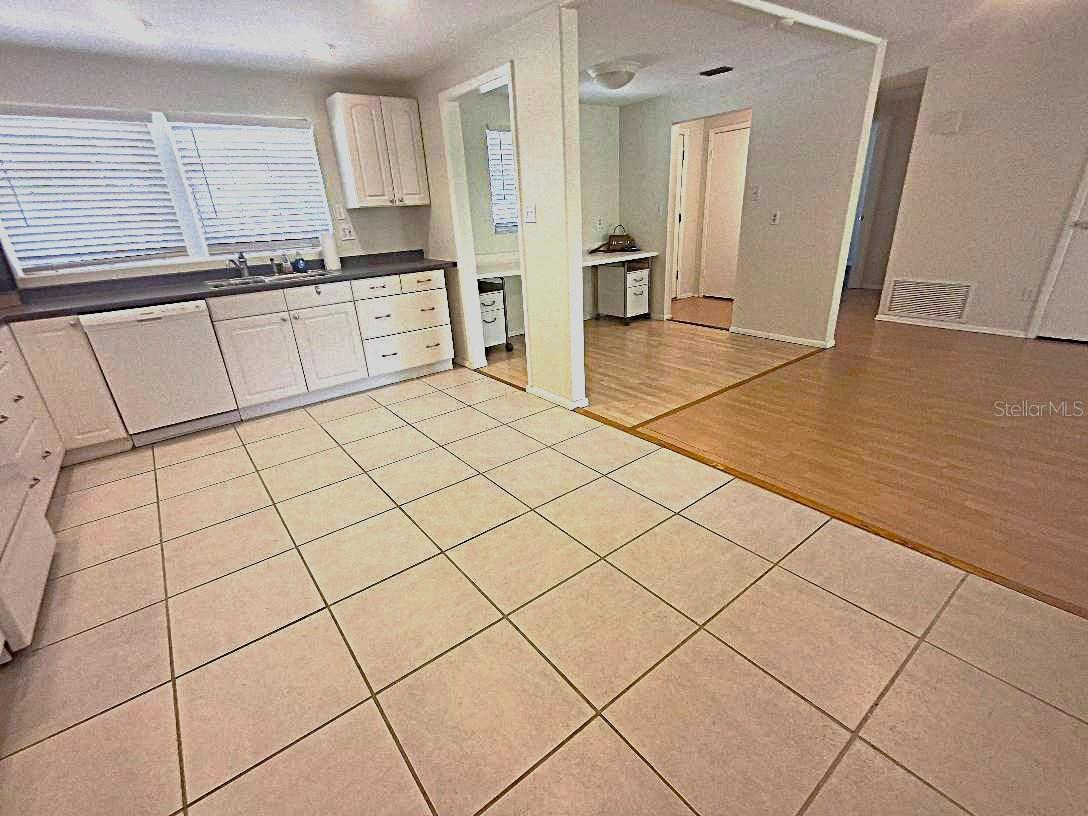 Image 5 of 23 For 2812 Dovewood Street