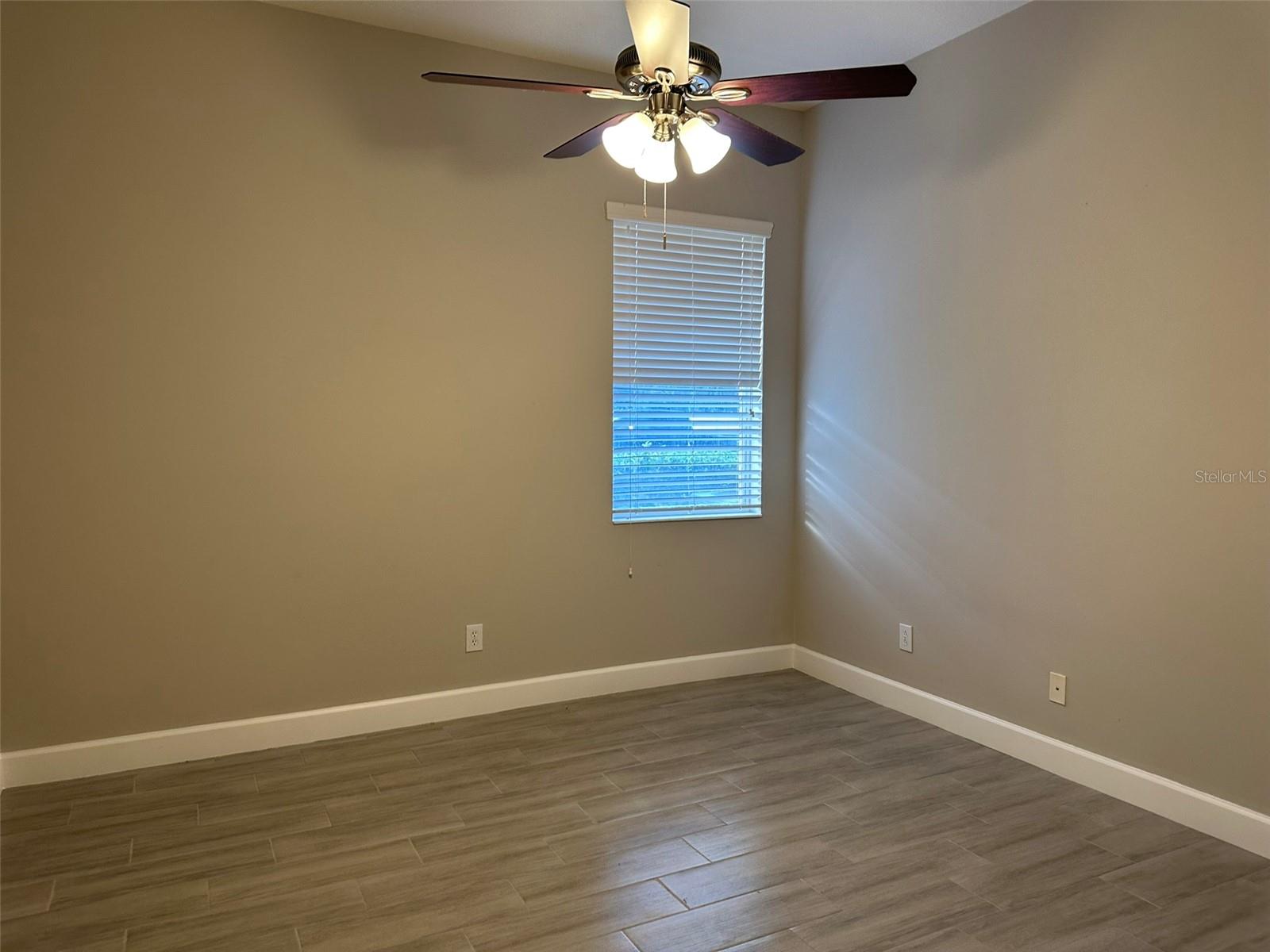 Image 15 of 27 For 1008 Arista Boulevard