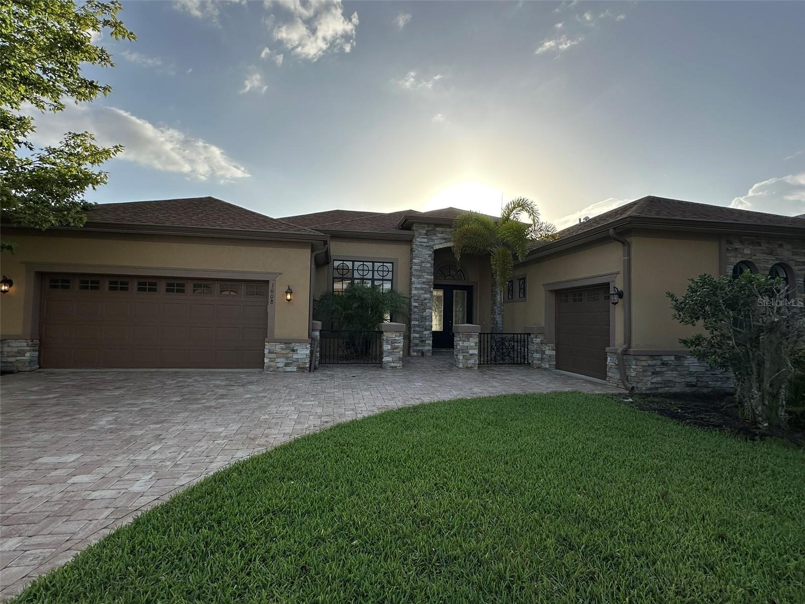 Image 2 of 27 For 1008 Arista Boulevard