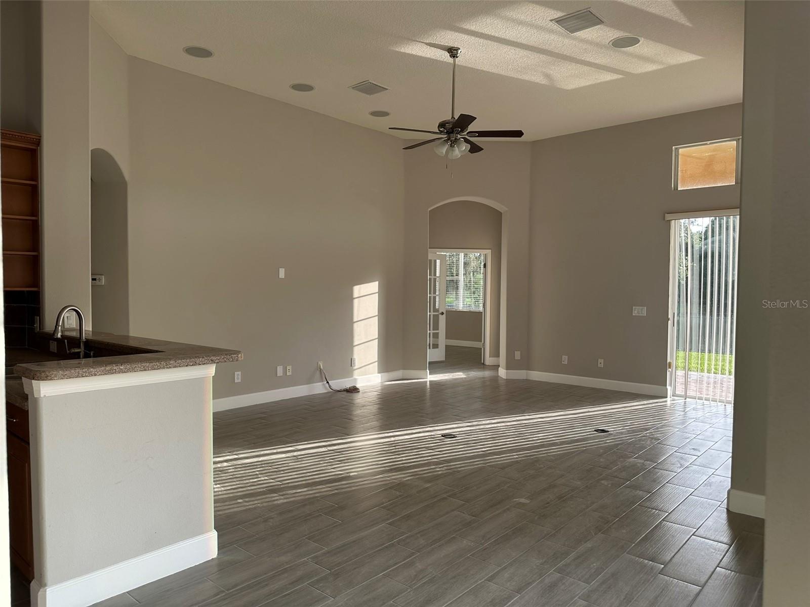 Image 4 of 27 For 1008 Arista Boulevard