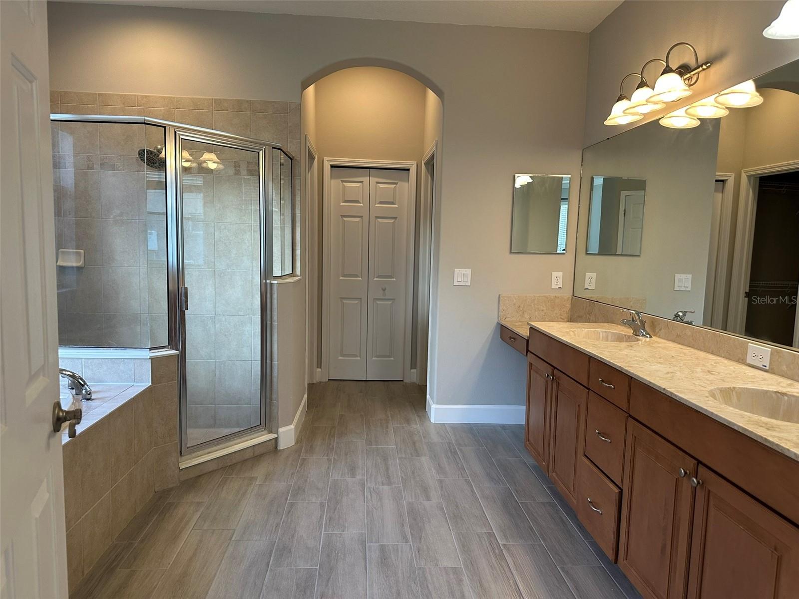 Image 6 of 27 For 1008 Arista Boulevard