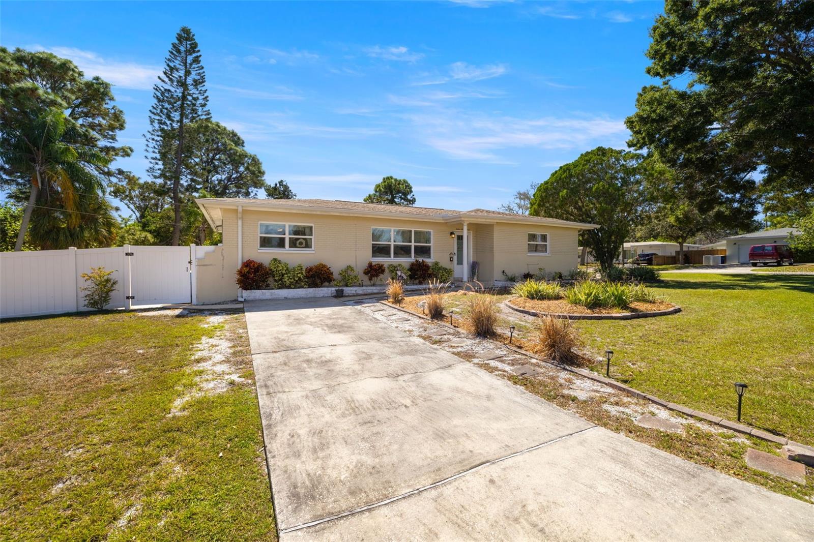 Image 2 of 39 For 1263 Bellevue Boulevard