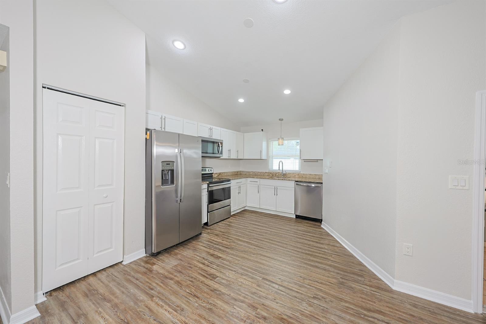 Image 10 of 34 For 10900 Livingston Drive