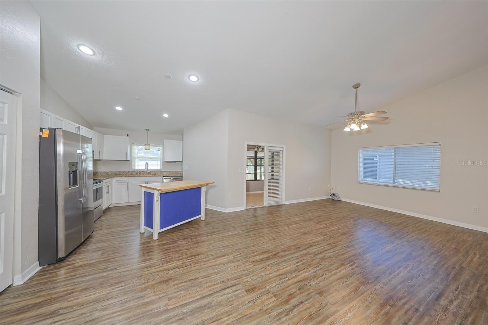 Image 11 of 34 For 10900 Livingston Drive