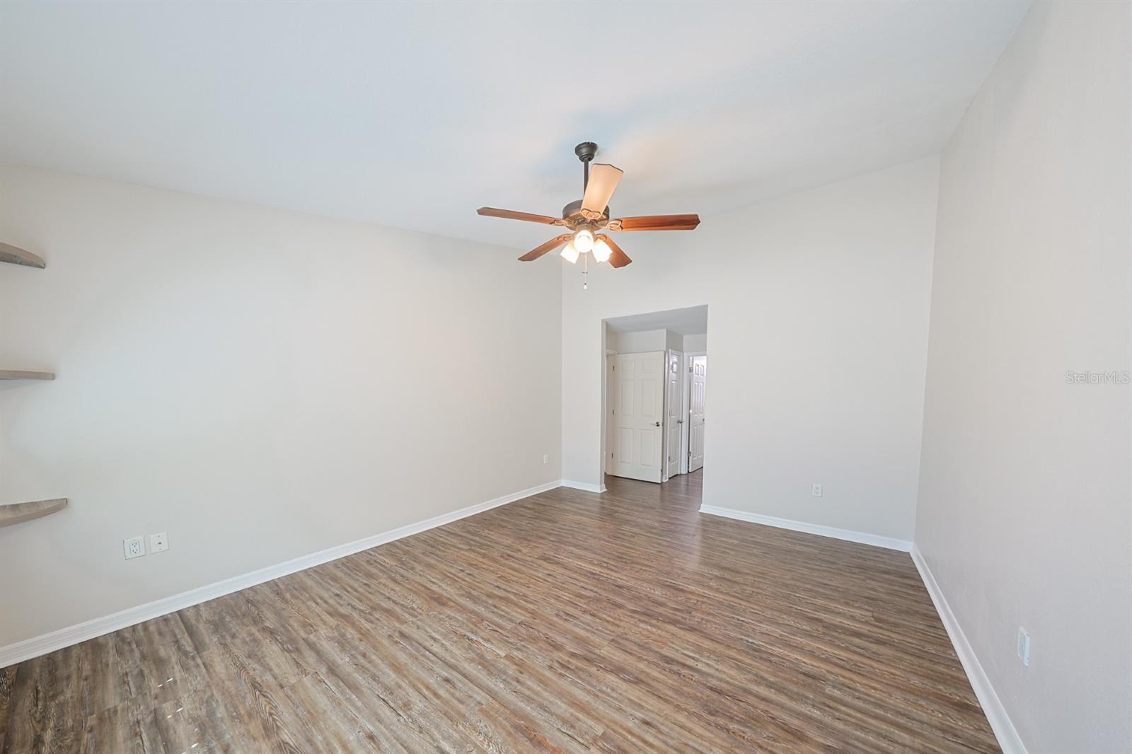 Image 17 of 34 For 10900 Livingston Drive