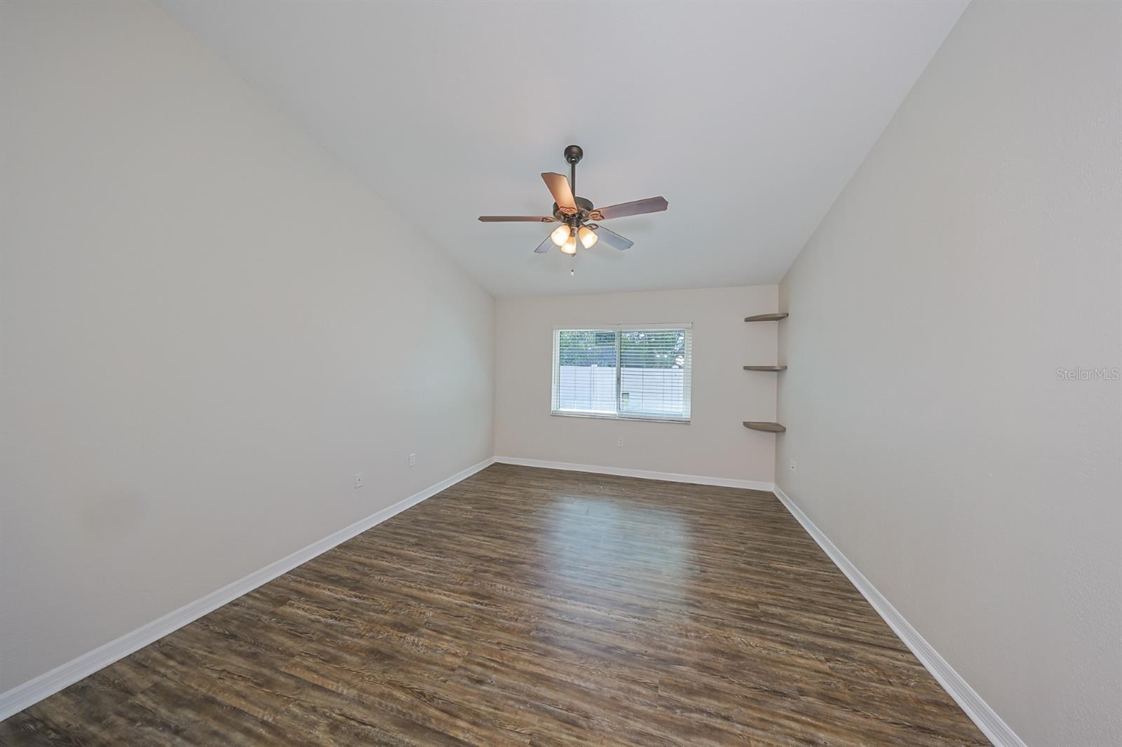 Image 19 of 34 For 10900 Livingston Drive