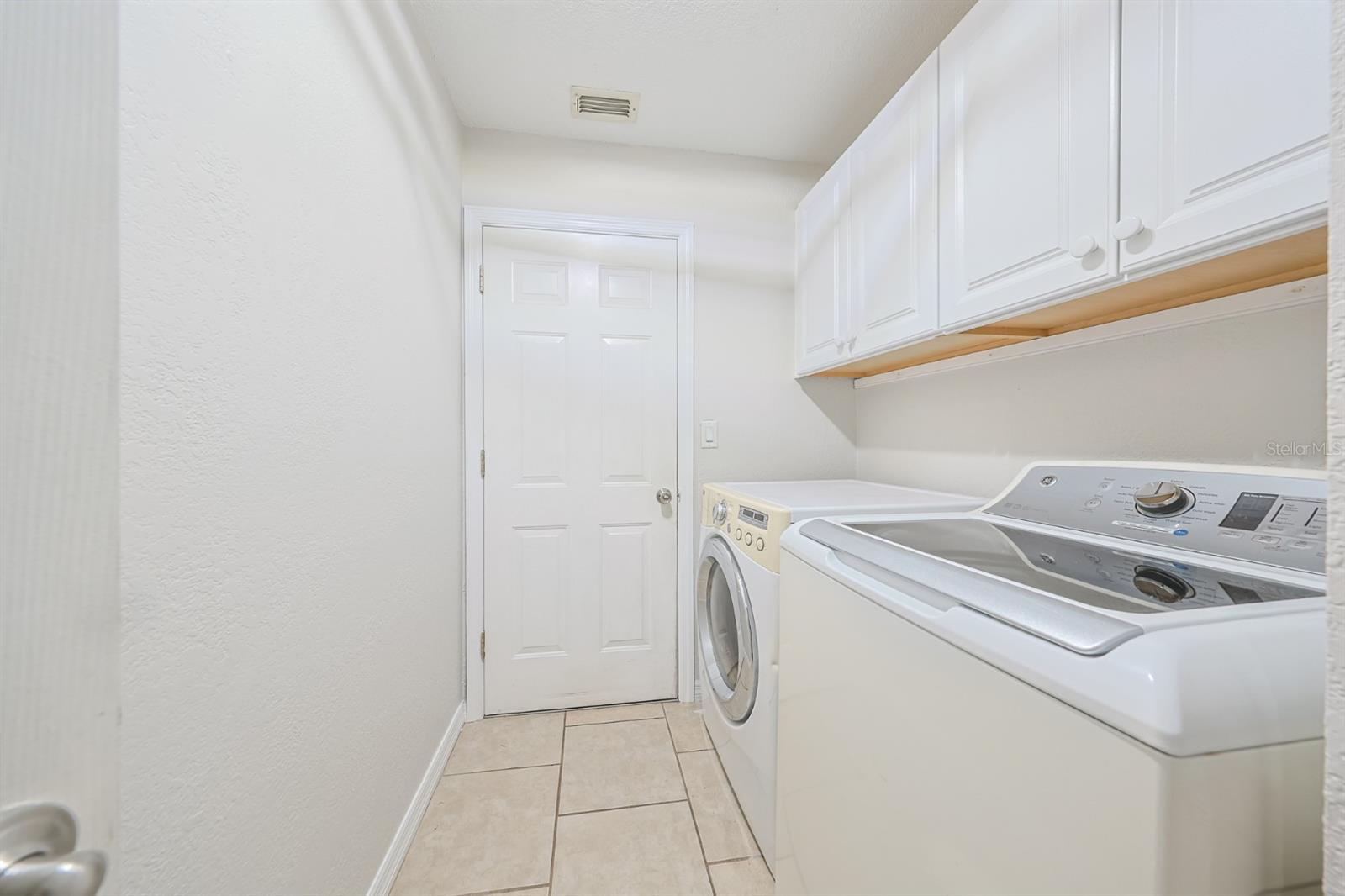 Image 22 of 34 For 10900 Livingston Drive