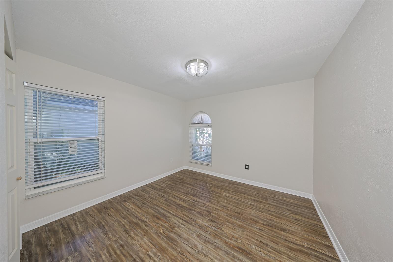 Image 25 of 34 For 10900 Livingston Drive