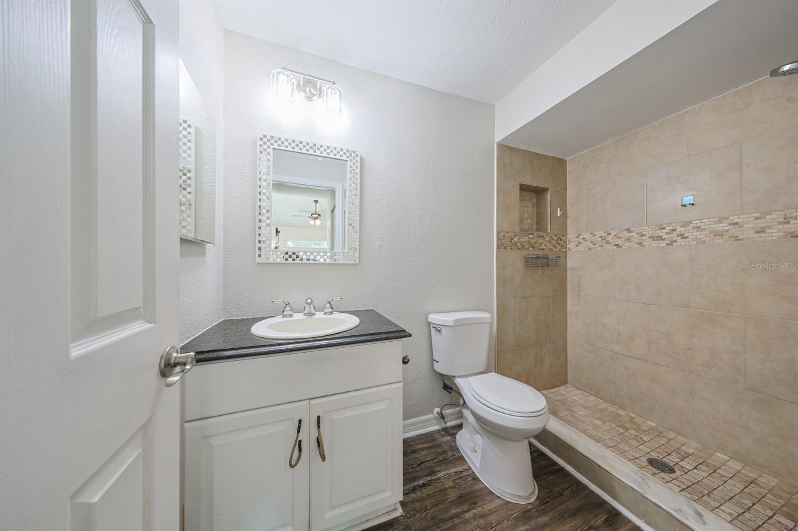 Image 27 of 34 For 10900 Livingston Drive