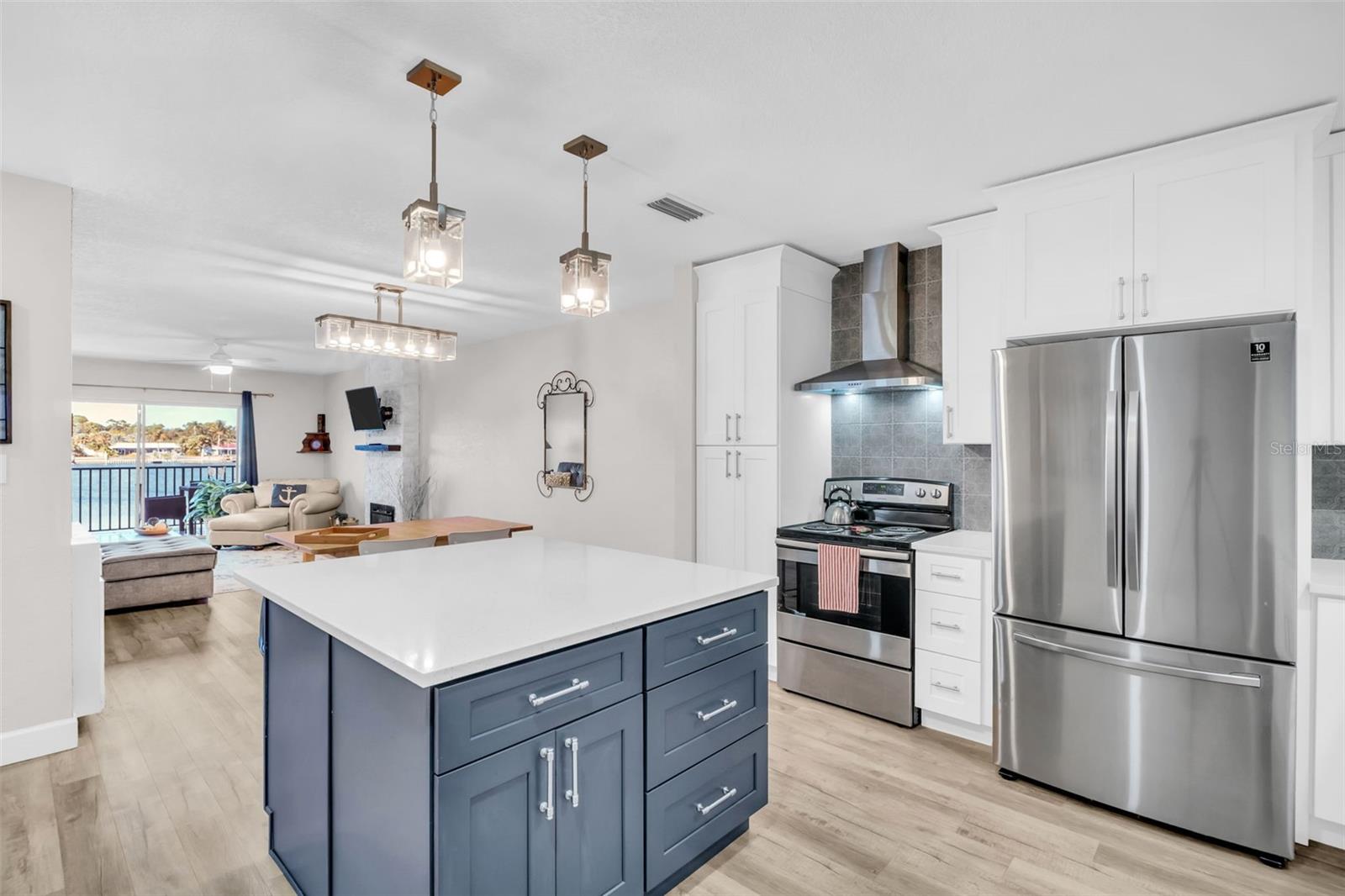 Image 13 of 39 For 3753 46th Avenue S 6