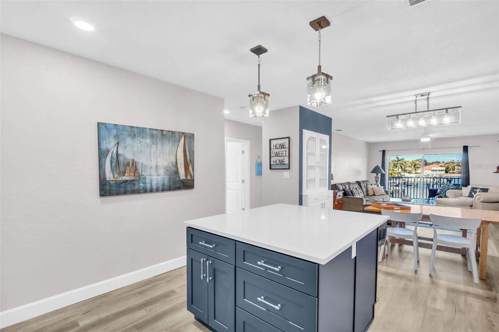 Image 14 of 39 For 3753 46th Avenue S 6