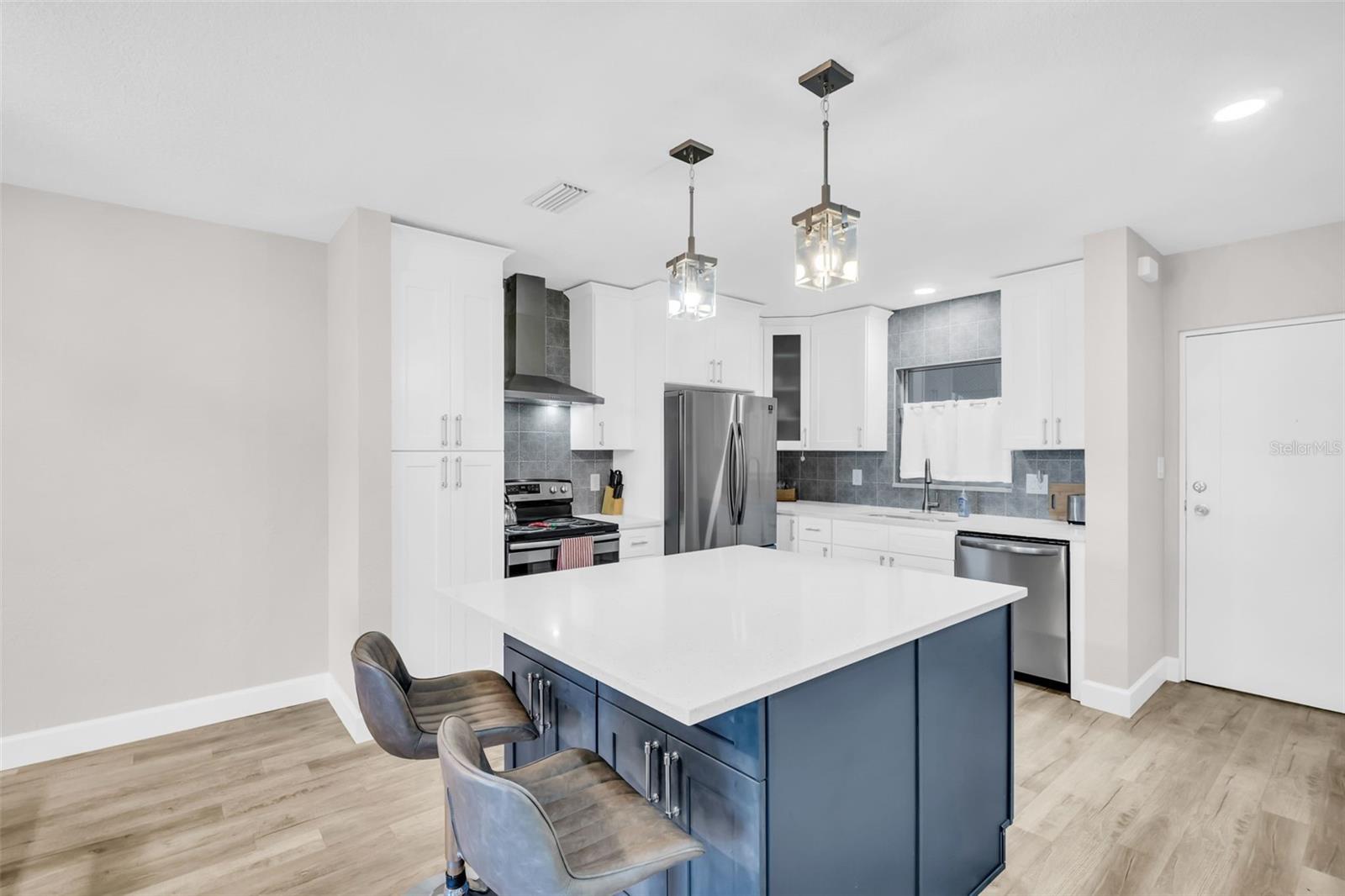 Image 15 of 39 For 3753 46th Avenue S 6