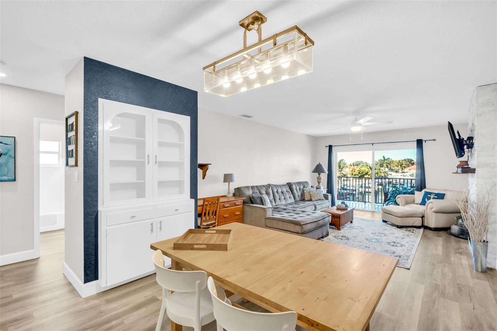 Image 17 of 39 For 3753 46th Avenue S 6