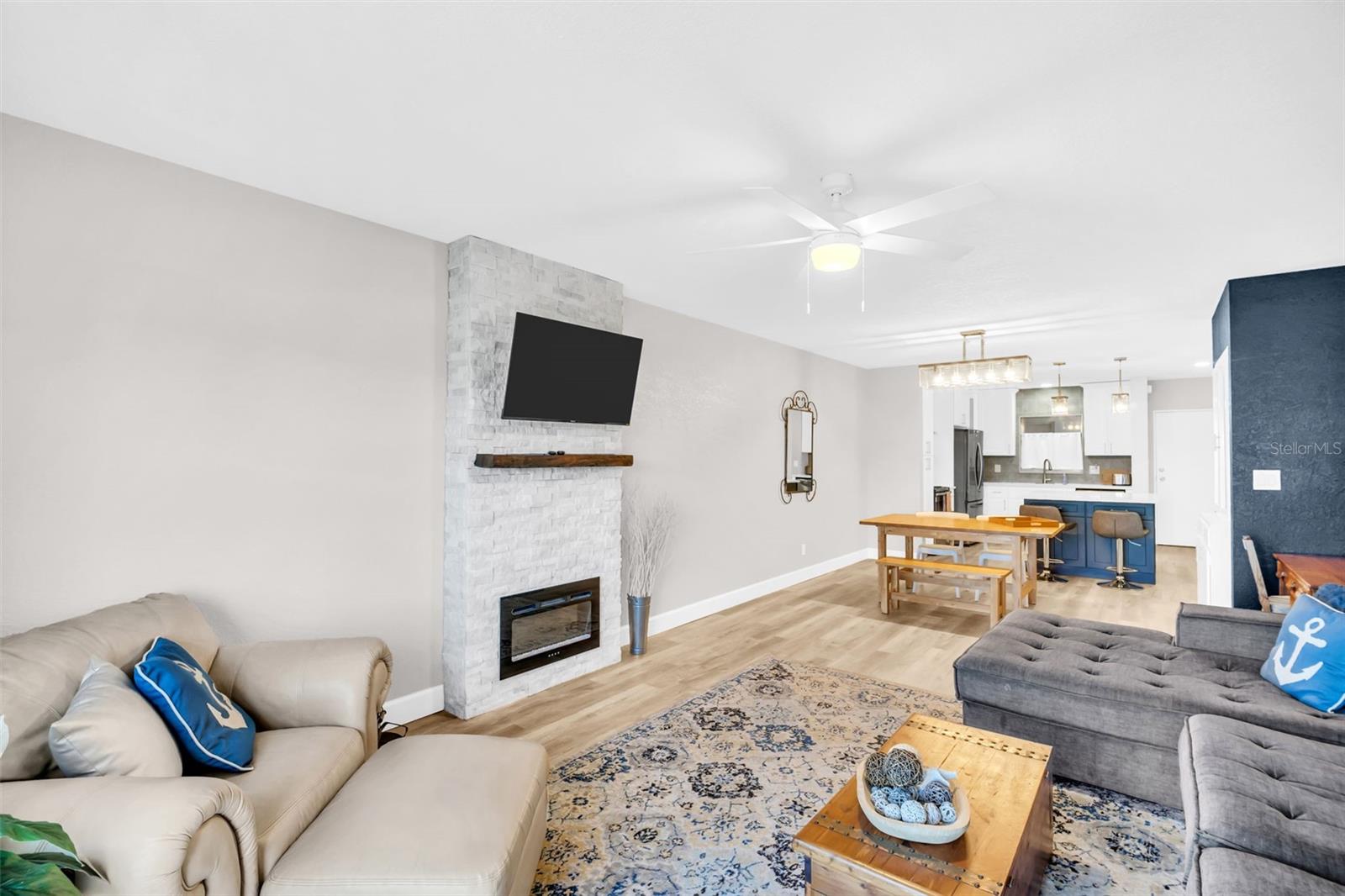 Image 19 of 39 For 3753 46th Avenue S 6