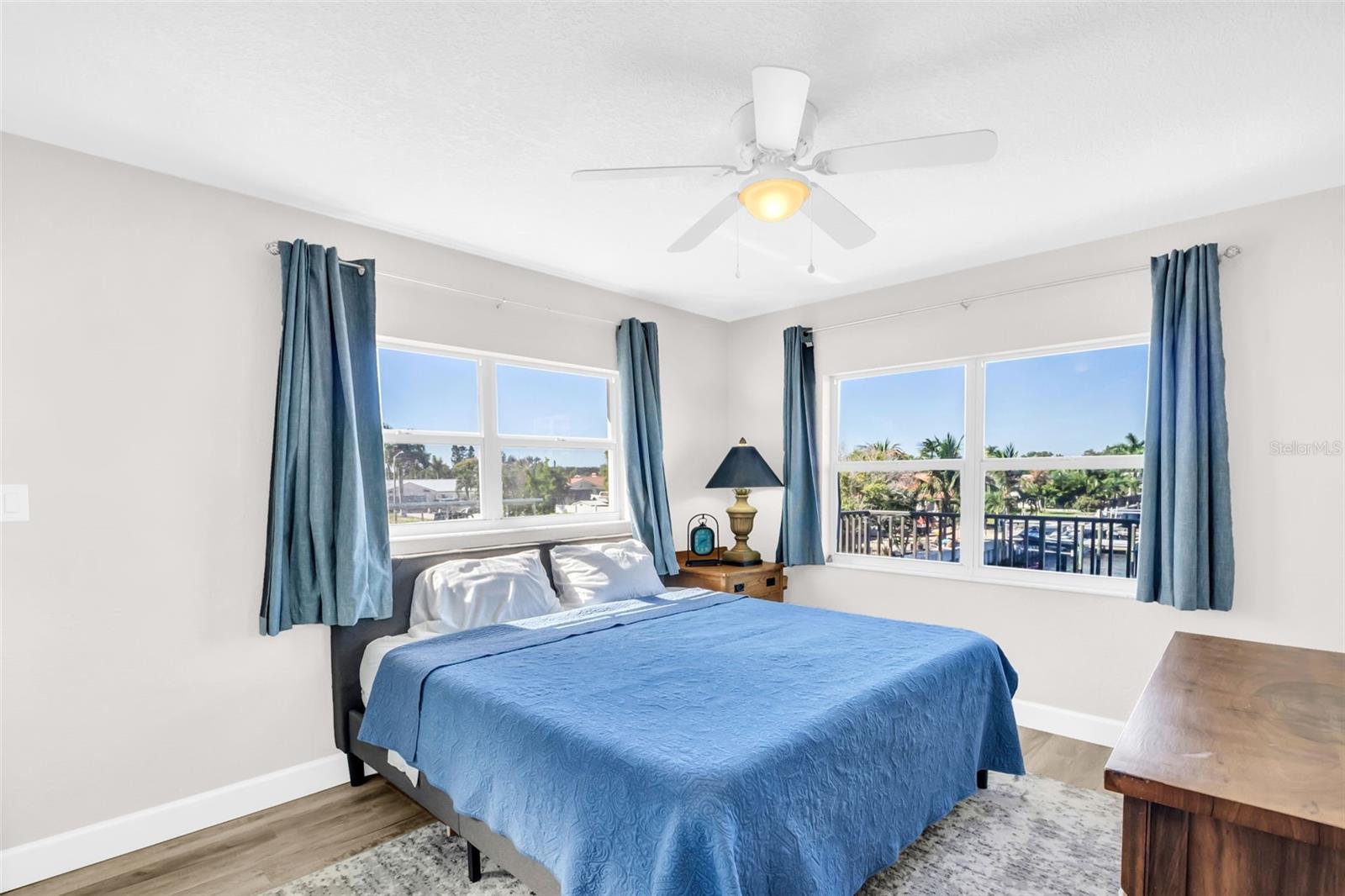 Image 25 of 39 For 3753 46th Avenue S 6