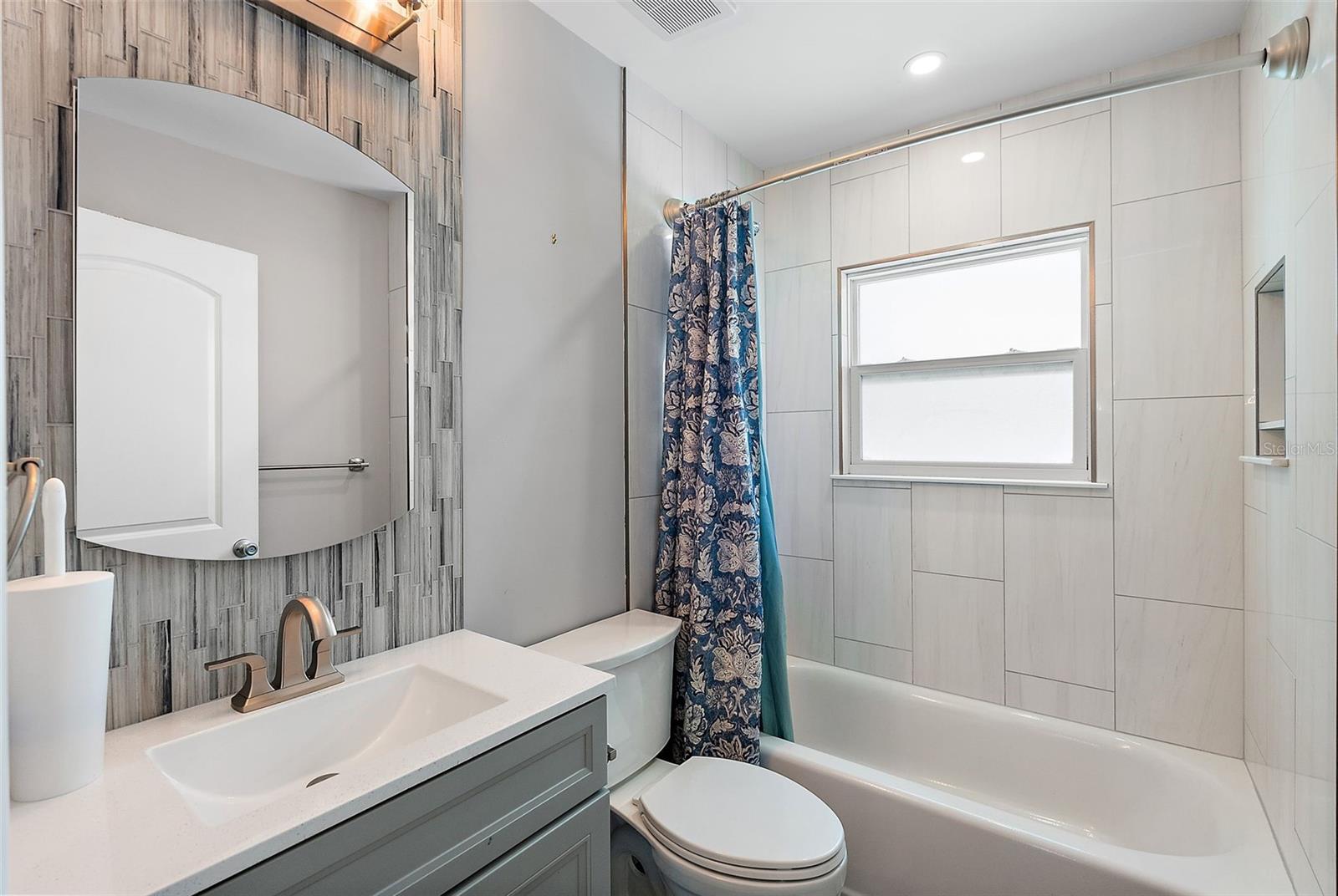 Image 15 of 22 For 3451 33rd Avenue N