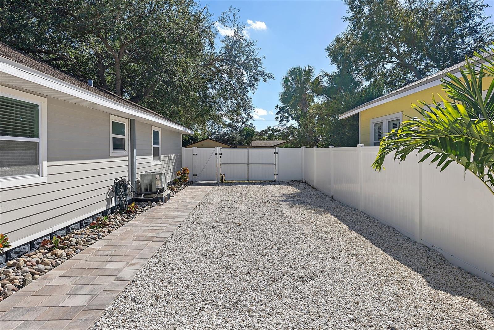 Image 21 of 22 For 3451 33rd Avenue N