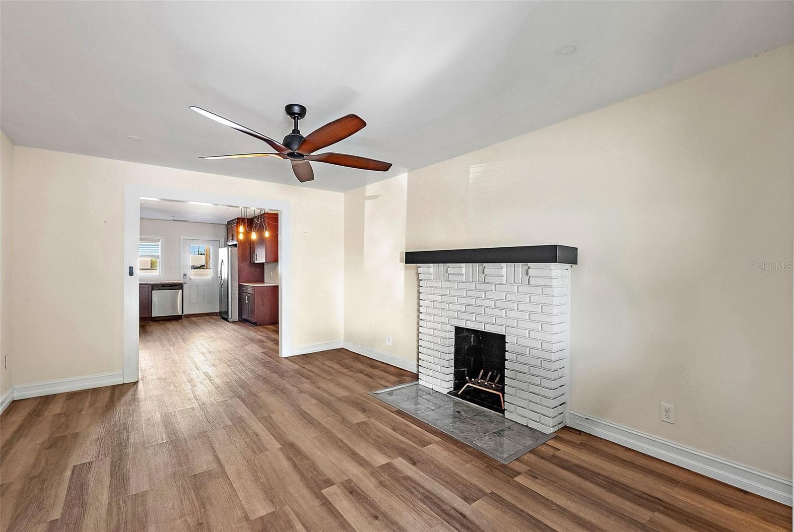 Image 4 of 22 For 3451 33rd Avenue N