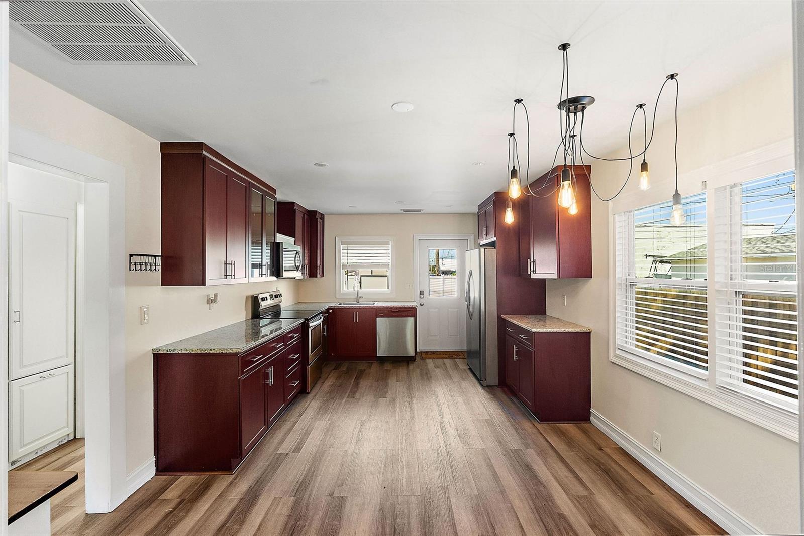 Image 7 of 22 For 3451 33rd Avenue N