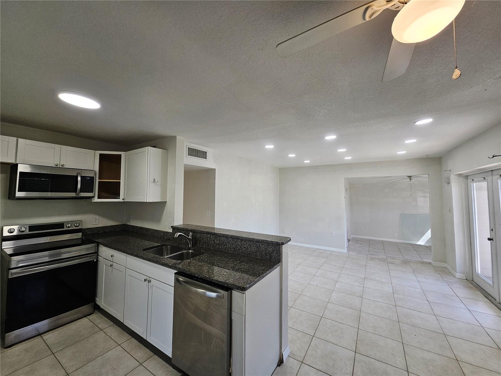 Image 12 of 24 For 125 Poinsettia Circle Ne