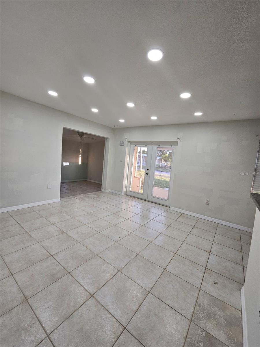 Image 15 of 24 For 125 Poinsettia Circle Ne