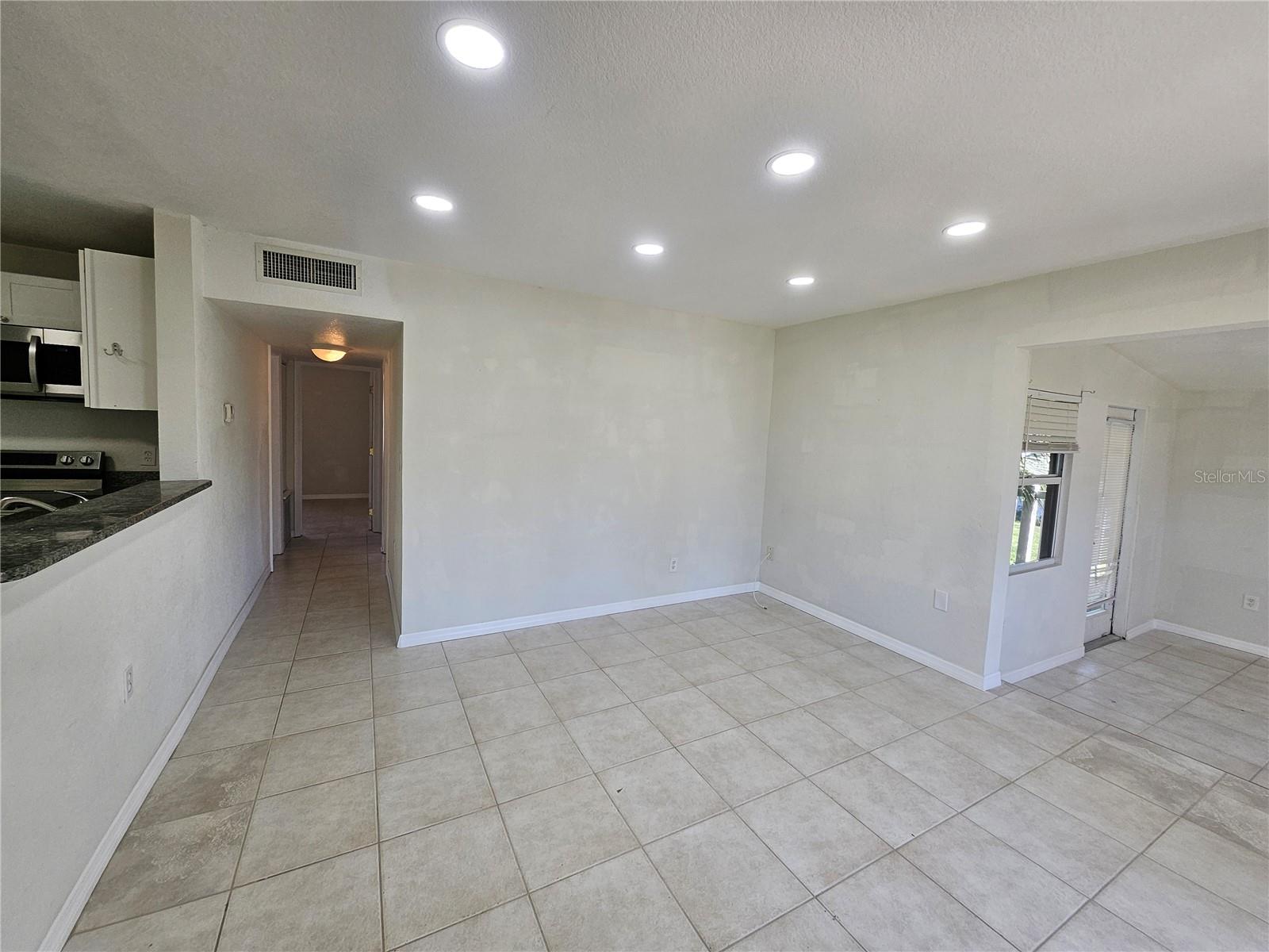 Image 9 of 24 For 125 Poinsettia Circle Ne